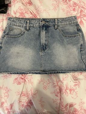 SHEIN Light Wash Denim Mini Skirt
